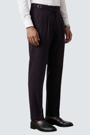 Men's purple pleated trousers with belt, straight legs and side pockets