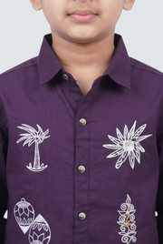 Boys purple twill shirt with white printed motifs and buttoned collar, close-up